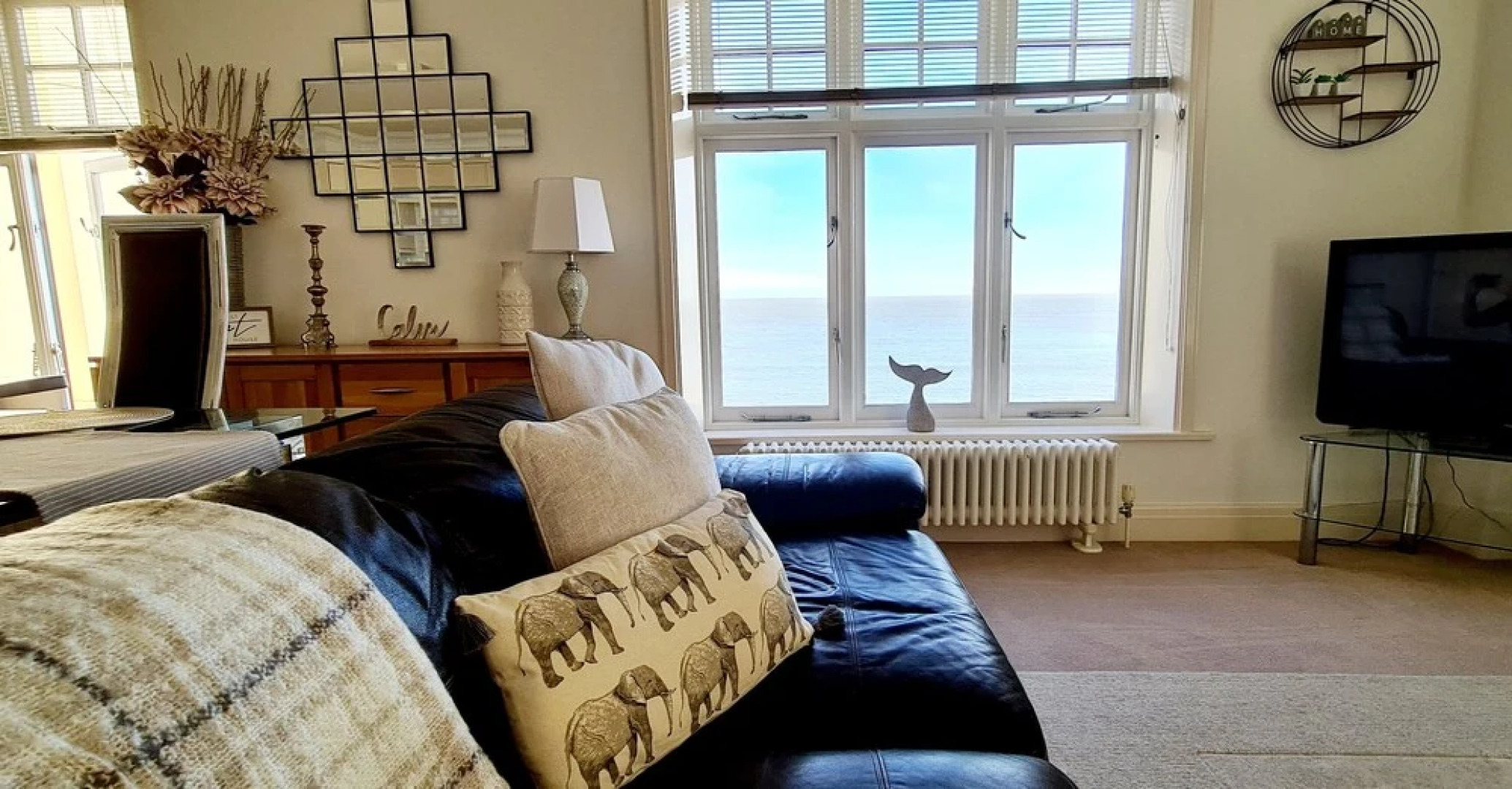 Shore Thing - Beachfront Apartment - Sleeps 4