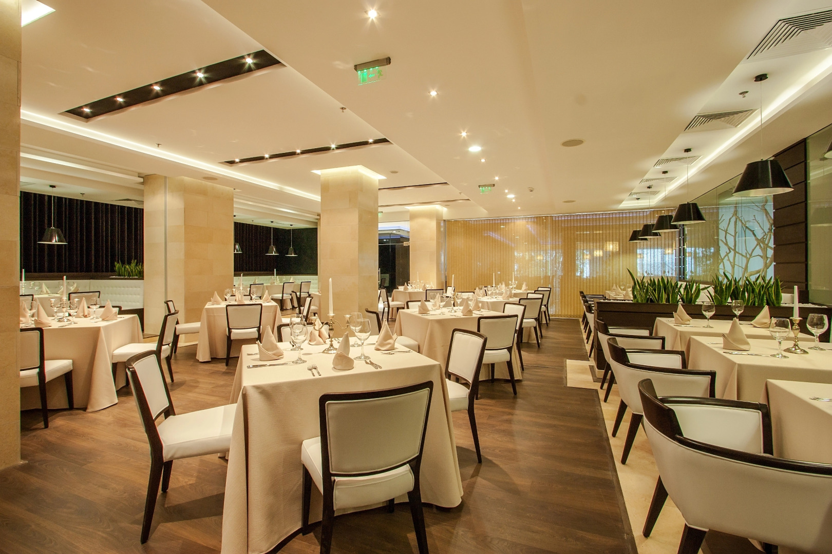 INTERNATIONAL Hotel Casino & Tower Suites