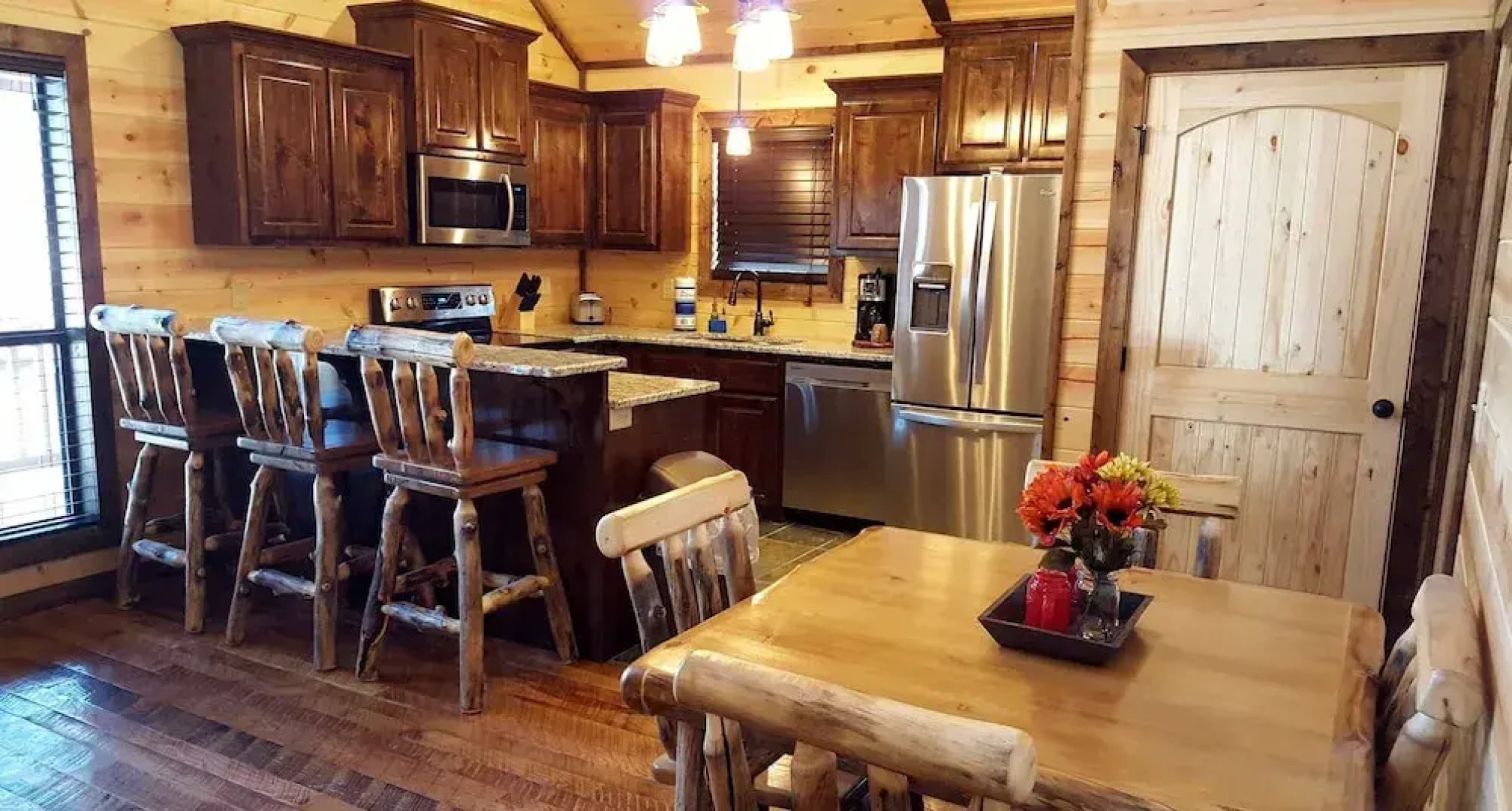 Ace in the Hole Cabin in the Wood With Hot Tub and Fireplace by Redawning