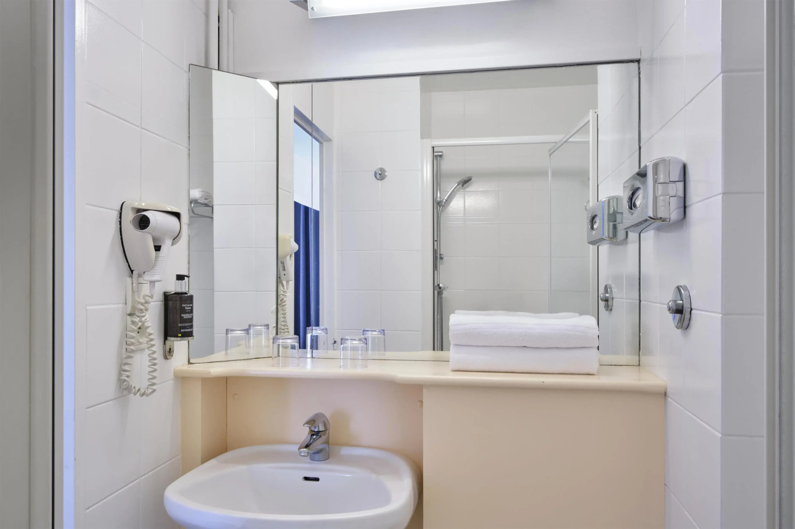 Chromatics Hotel & Restaurant The Hill Club by happyculture