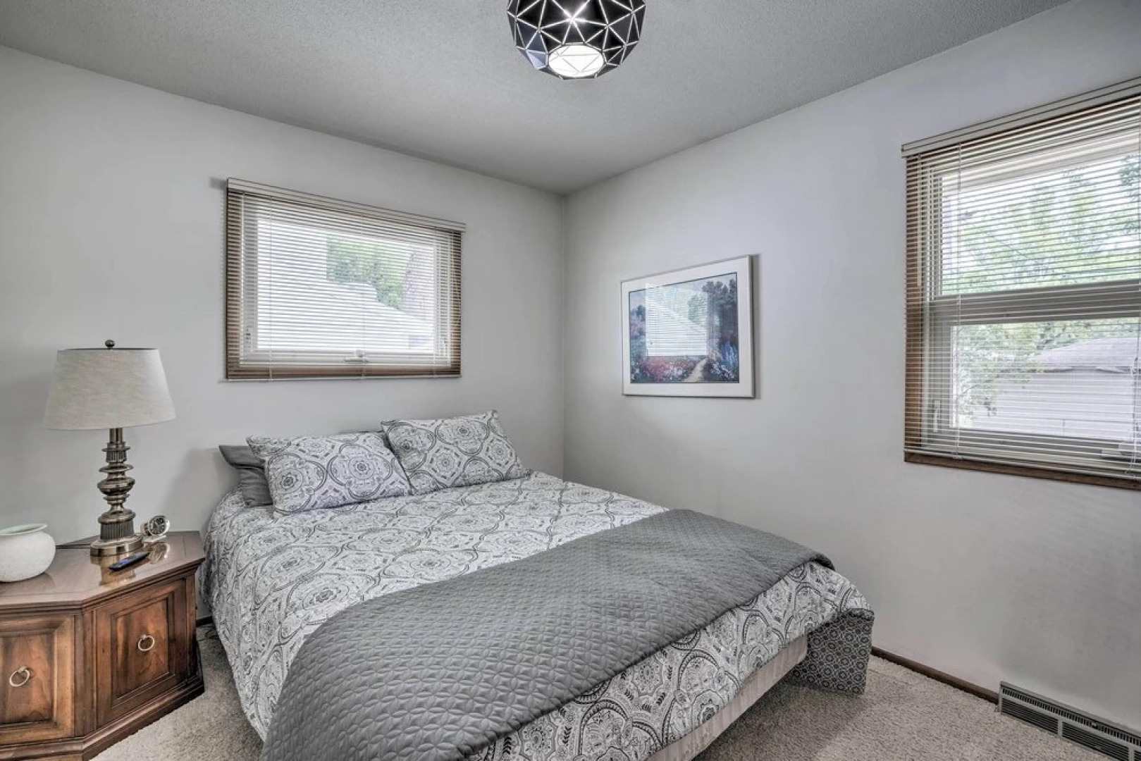 Charming Rochester Home - 2 Mi to Mayo Clinic!