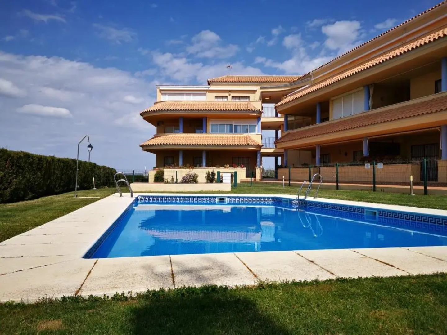 Mirando al mar y lleno de luz VFT/HU/01857