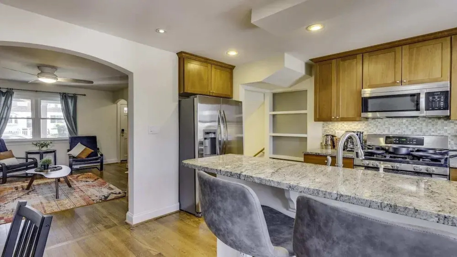 Spacious Colonial House in Alexandria | CozySuites