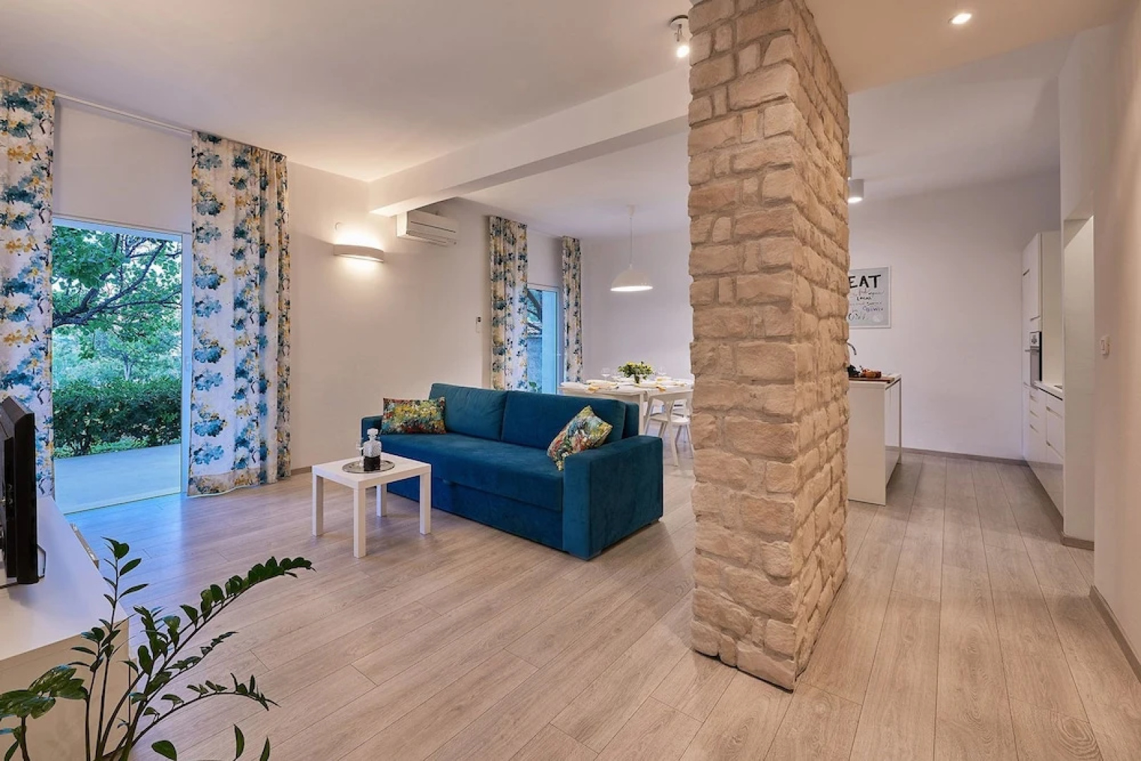 Luxury apartment with private pool Queen Helena