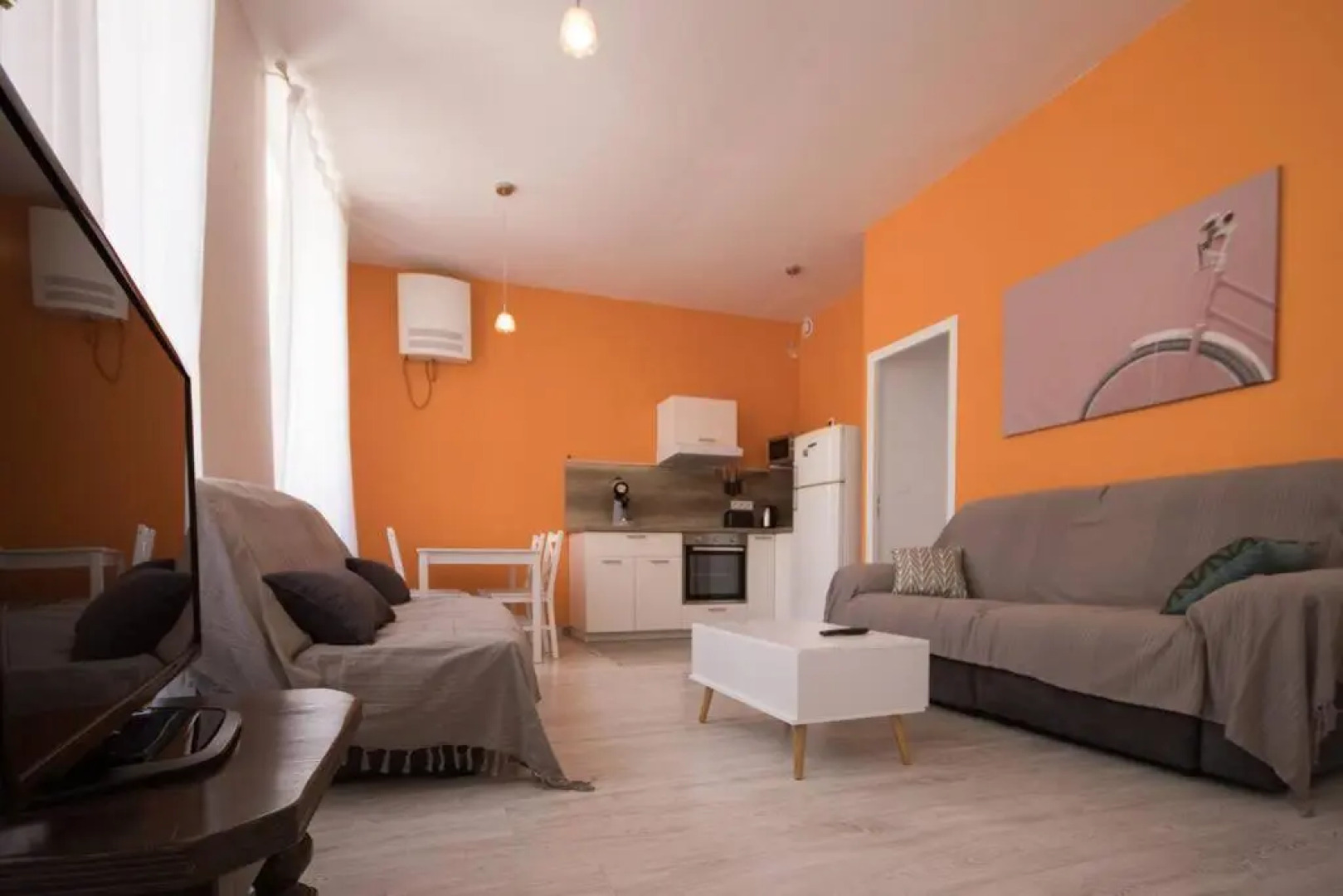 LA FONTAINE NEUVE-AVALLON-5 PERSONNES-1 CHAMBRE-3 LITS-parking-wifi