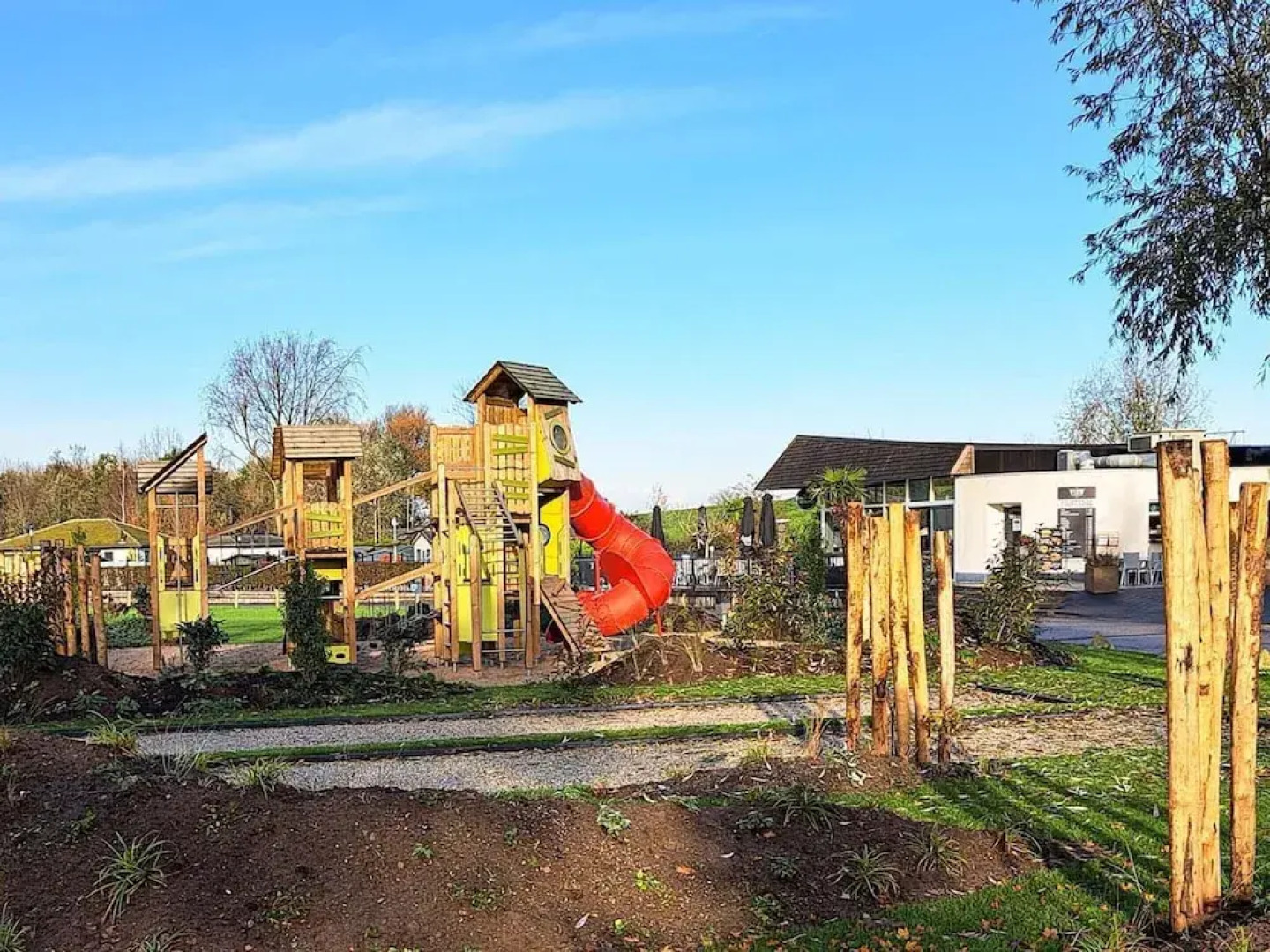 Chalet in a Holiday Park, 18 km. From Rotterdam