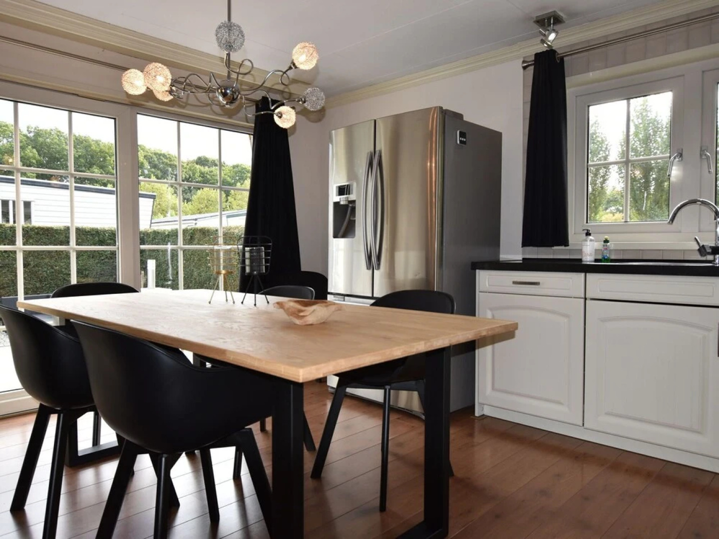 Modern Holiday Home in Kaatsheuvel with Hot Tub