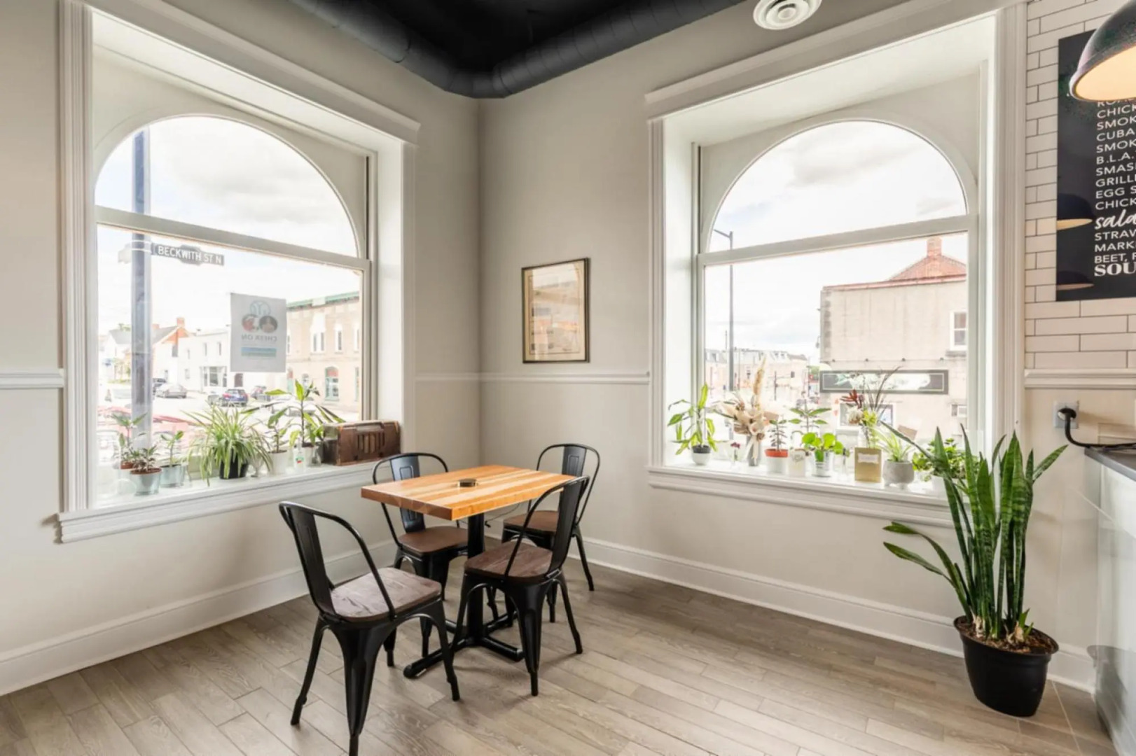 Heritage Rideau 2Br Apartment Free Parking