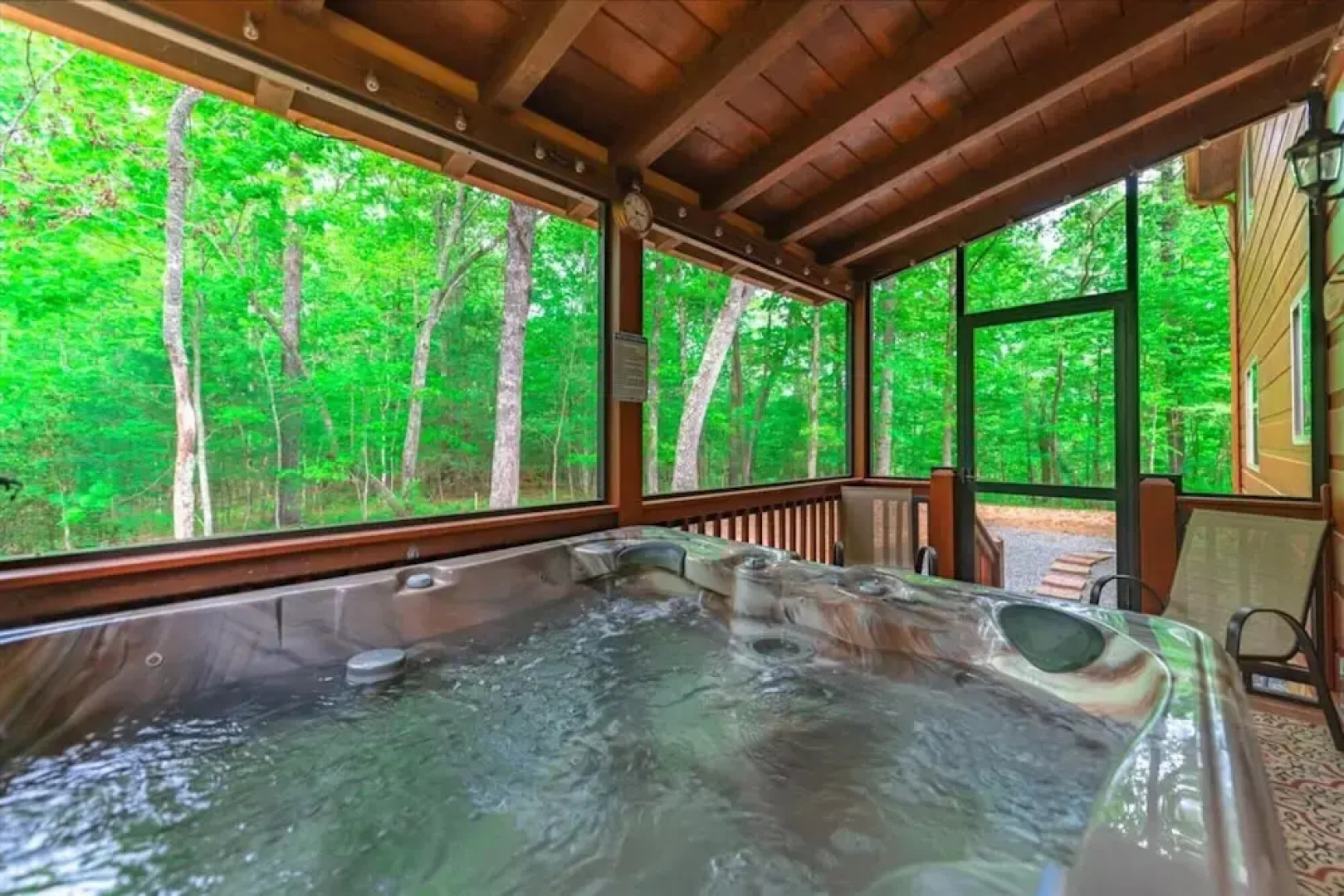Firefly-pristine Mountain Cabin With hot tub Screened Porch Fire pit Wifi