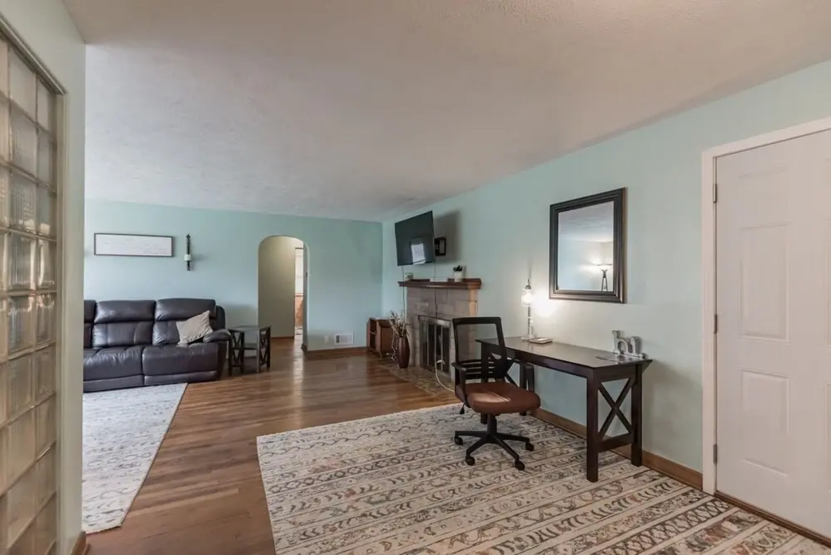 Quiet Comfy 2 Br Home In South Bend, Minutes From Notre Dame! Pet Friendly! 2 Bedroom Home by Redawning