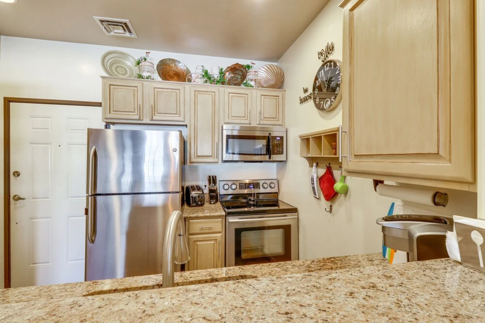 Pet-friendly Overgaard Condo: Porch & Lake Access