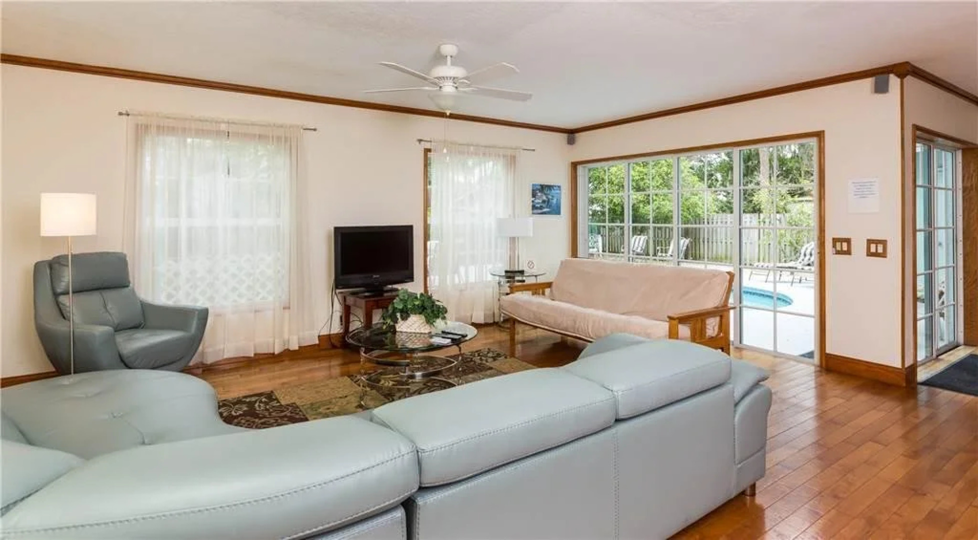 Rialto Mansion - Six Bedroom Home