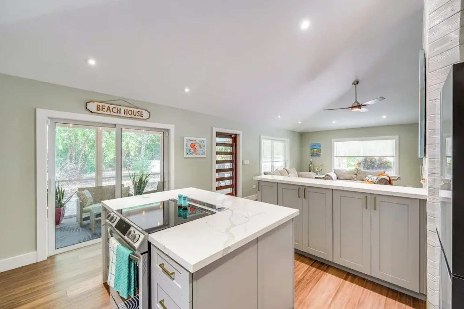 Walk to Harry Harris Beach: Getaway w/ Grill!