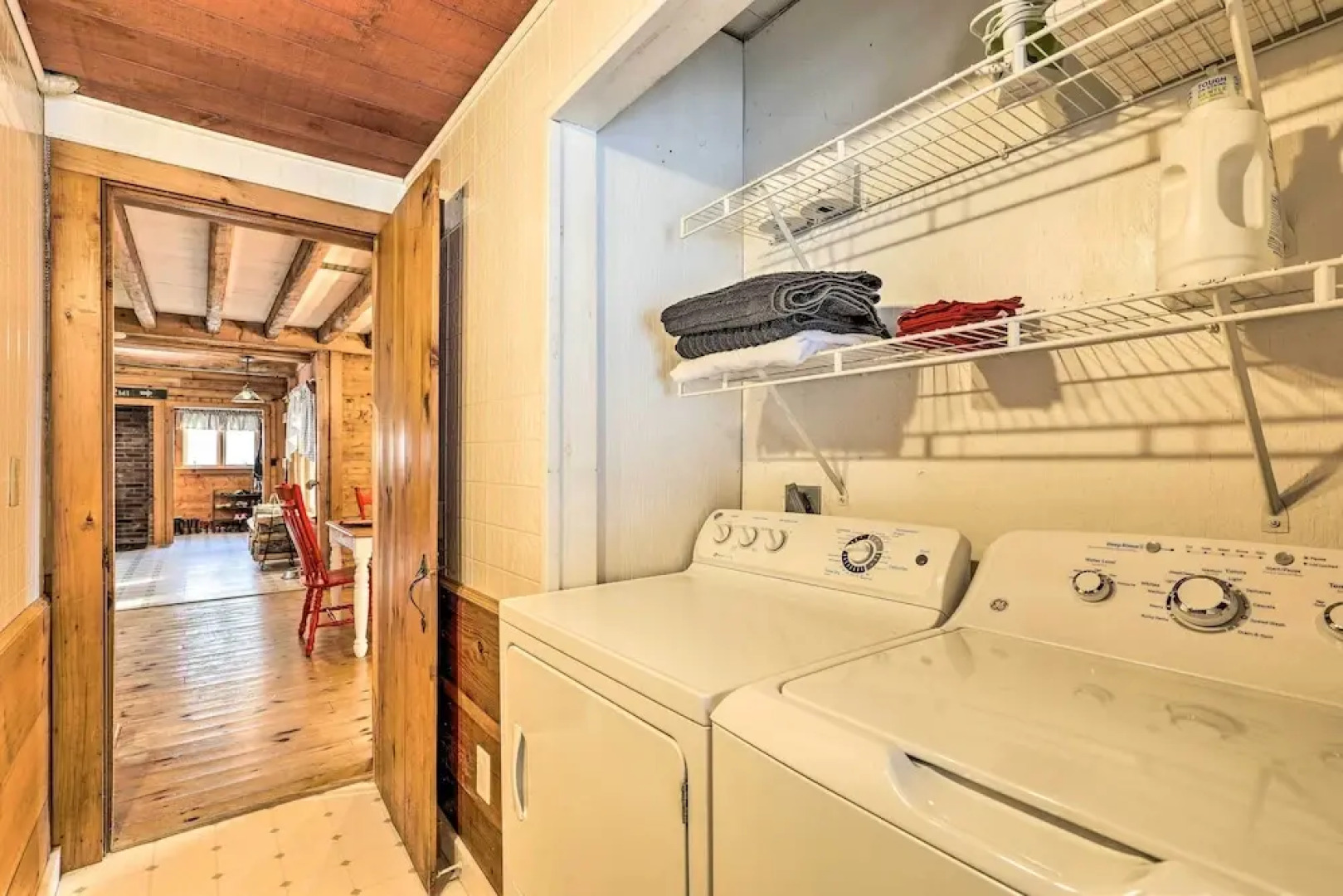 Black Bear Lodge: A Rural White Mtns Retreat