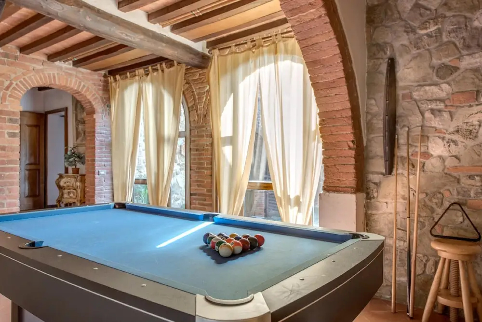 Villa With 9 Bedrooms in Sinalunga, With Wonderful Mountain View, Private Pool, Enclosed Garden