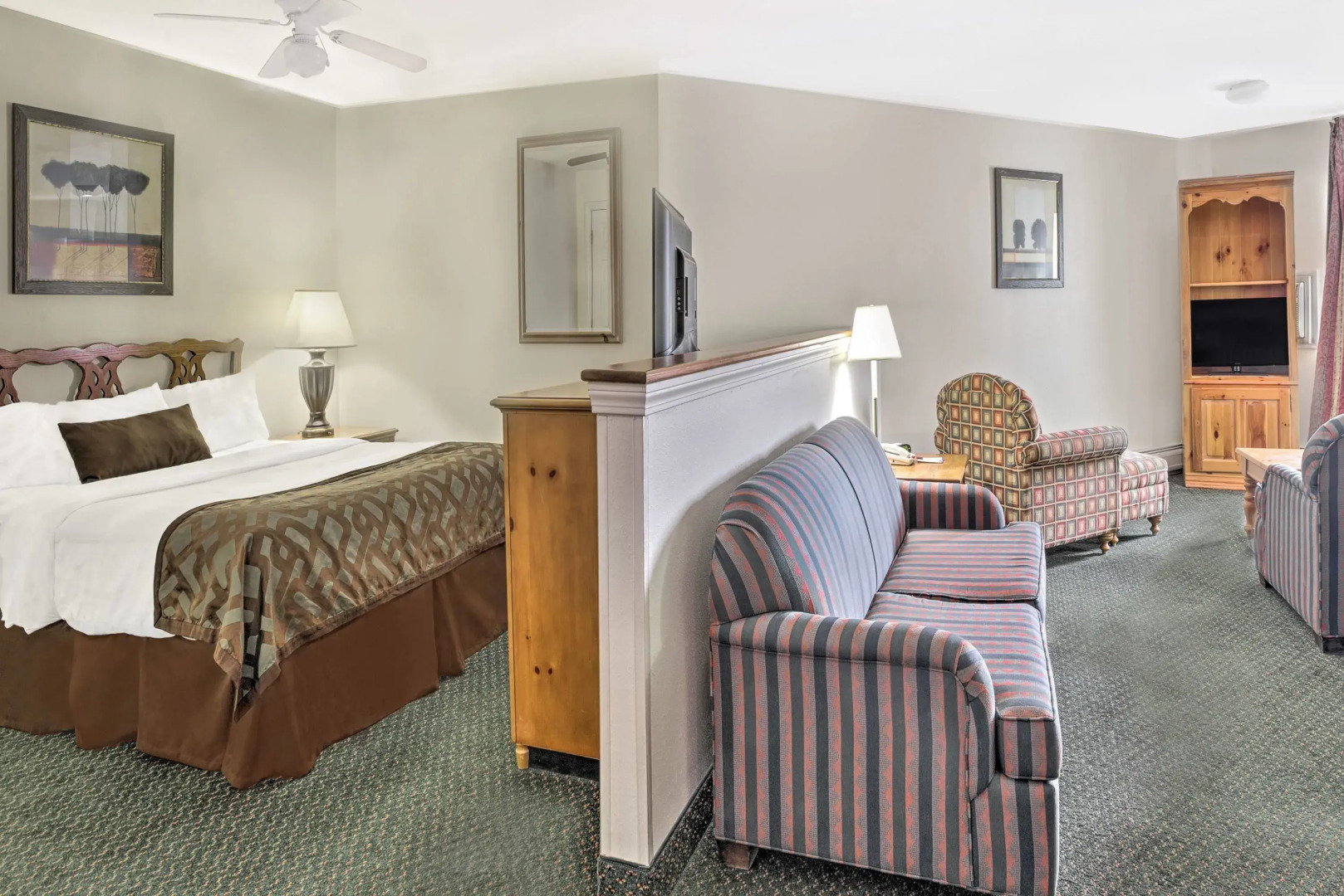 Baymont Inn & Suites Essex Burlington Area