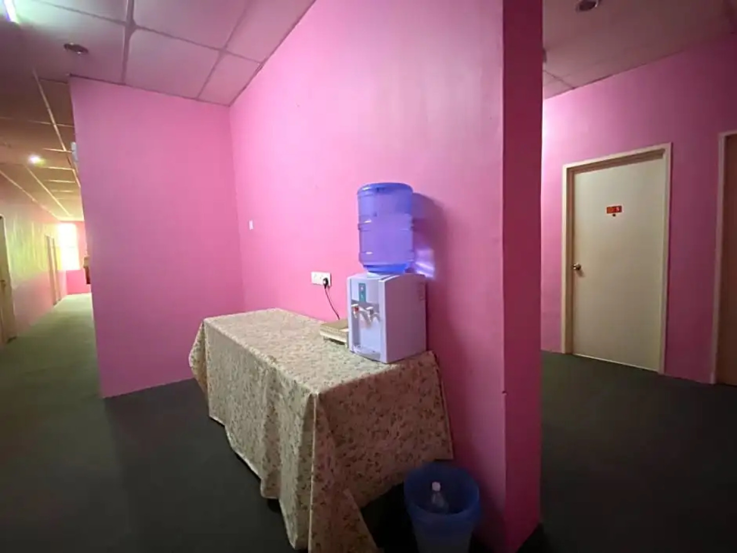 OYO 89760 Harmoni Inn Hotel