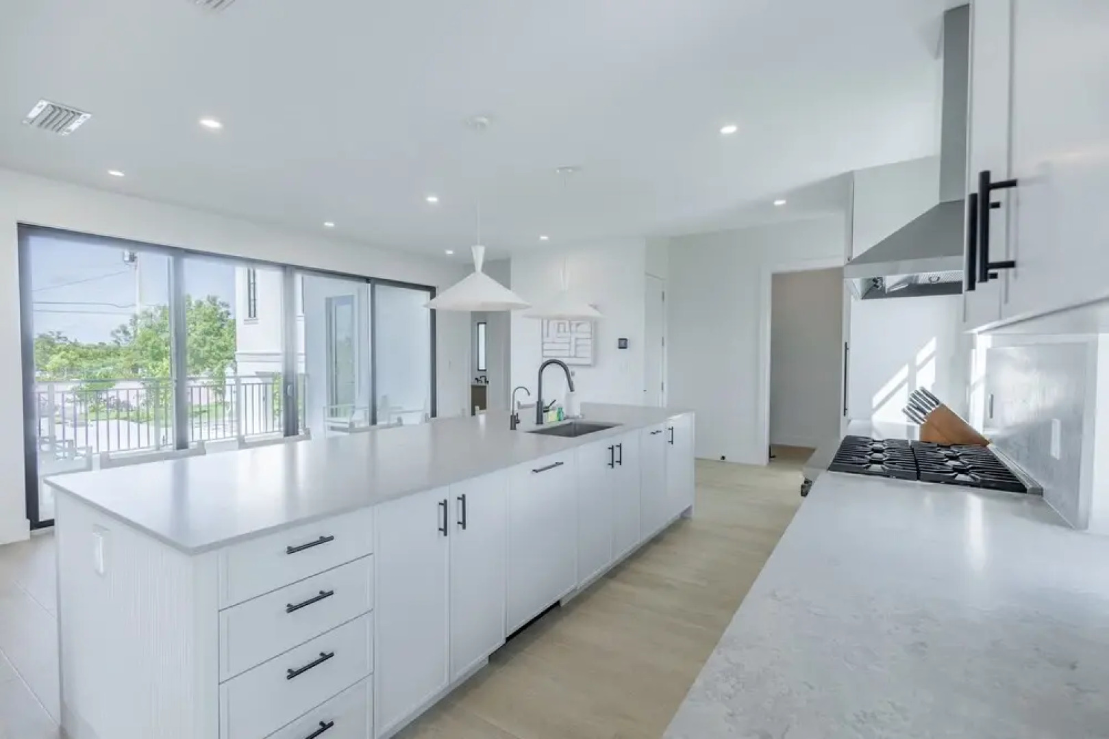 Brand New Catchlight House With Private Pool