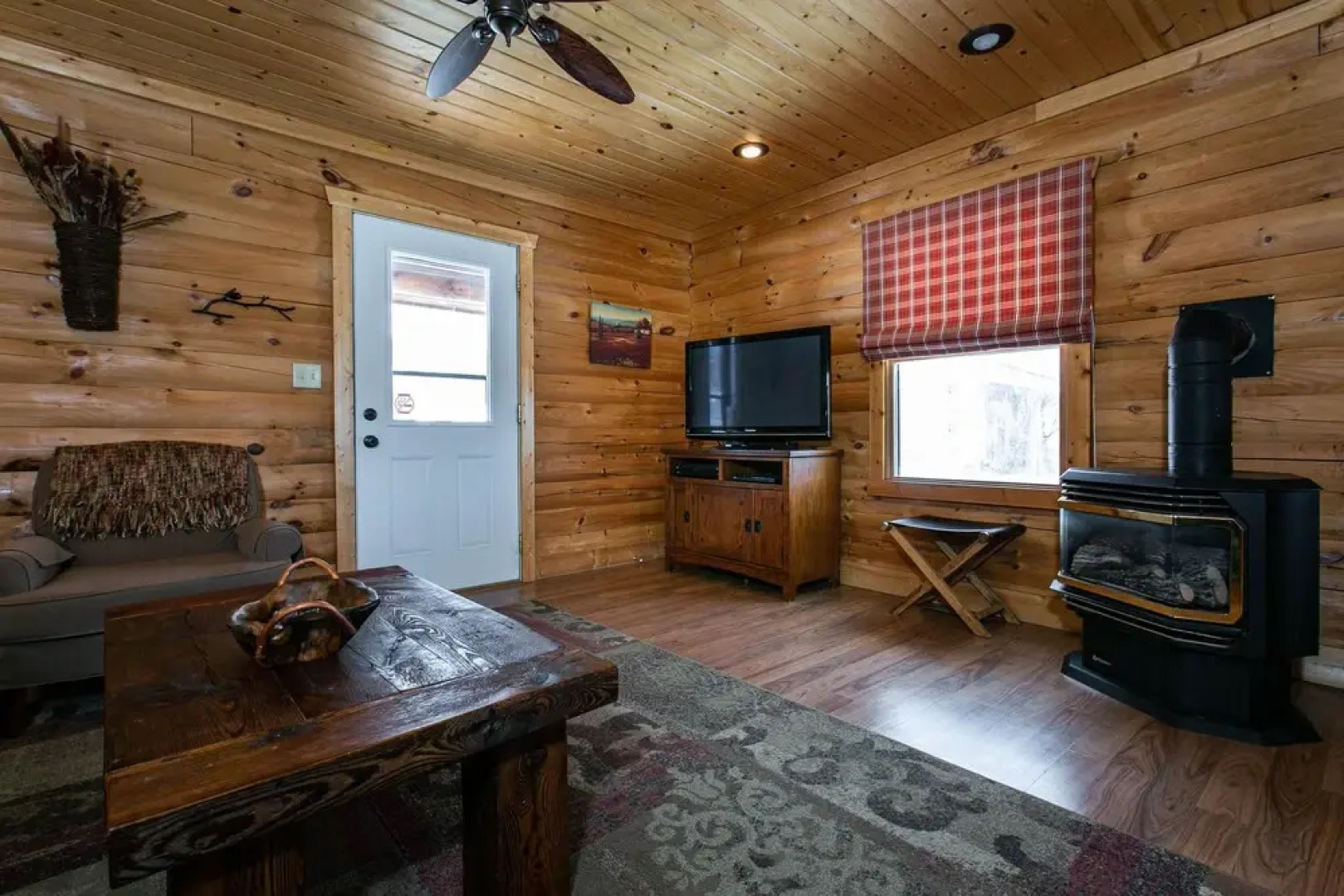 Lorelei Cabins Aster