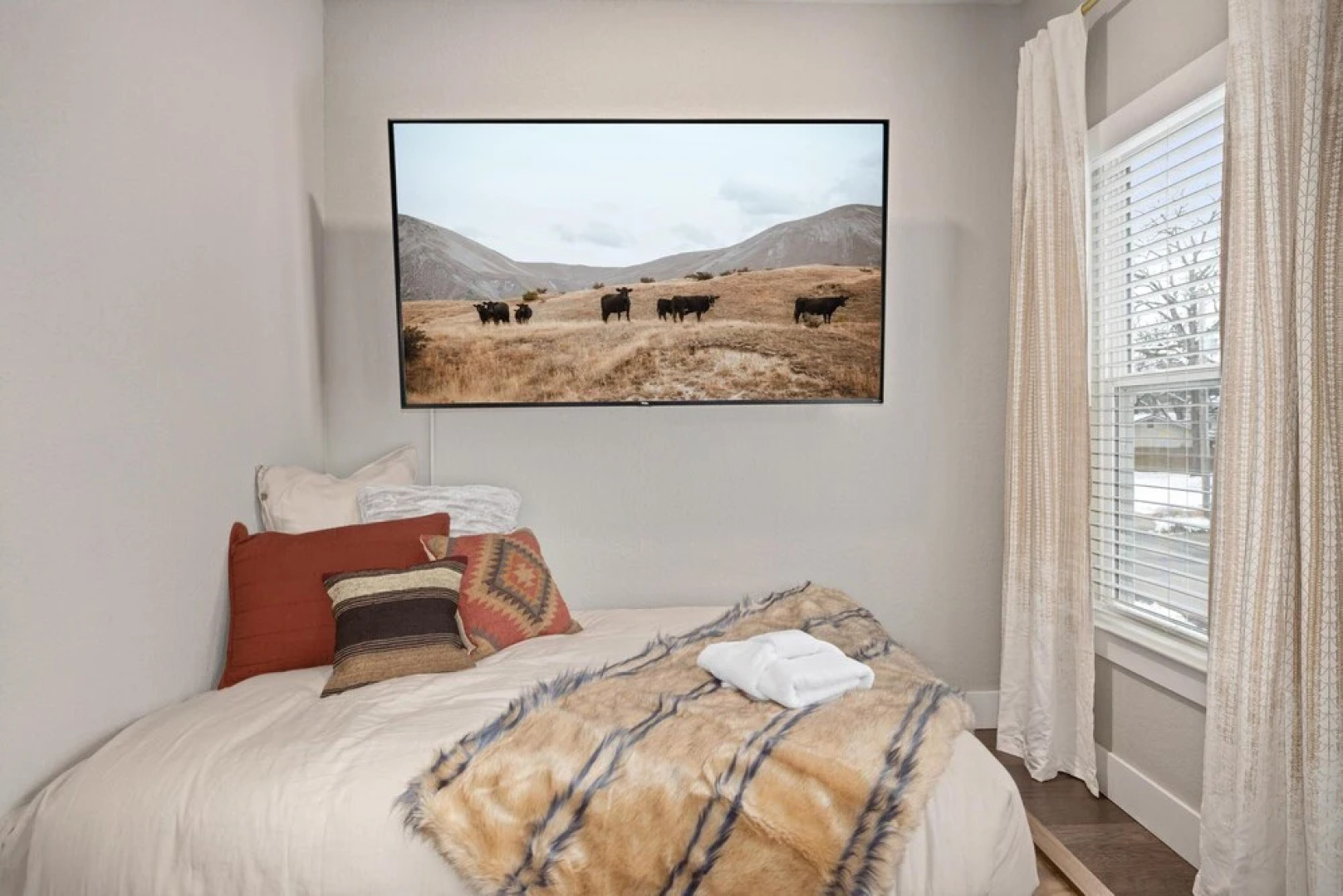 Big Blue on Main-hot Tub-less Than 1 Mi to Square