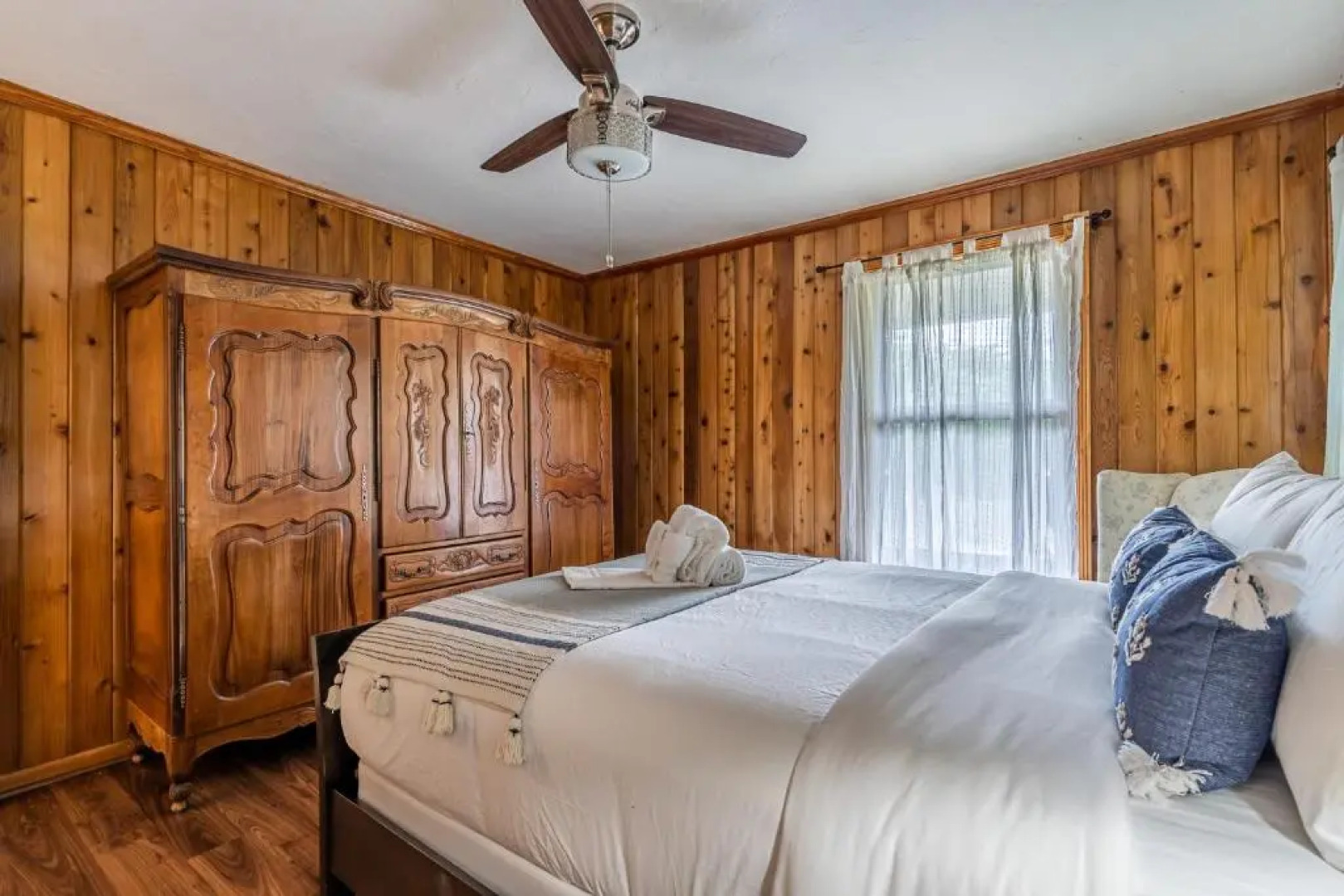 Unique Farmhouse Oasis - Pool Game Room and Pond