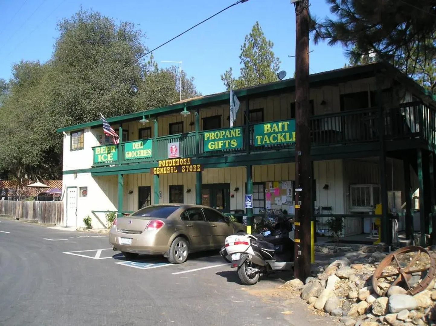 Ponderosa Camping Resort One-Bedroom Cabin 2