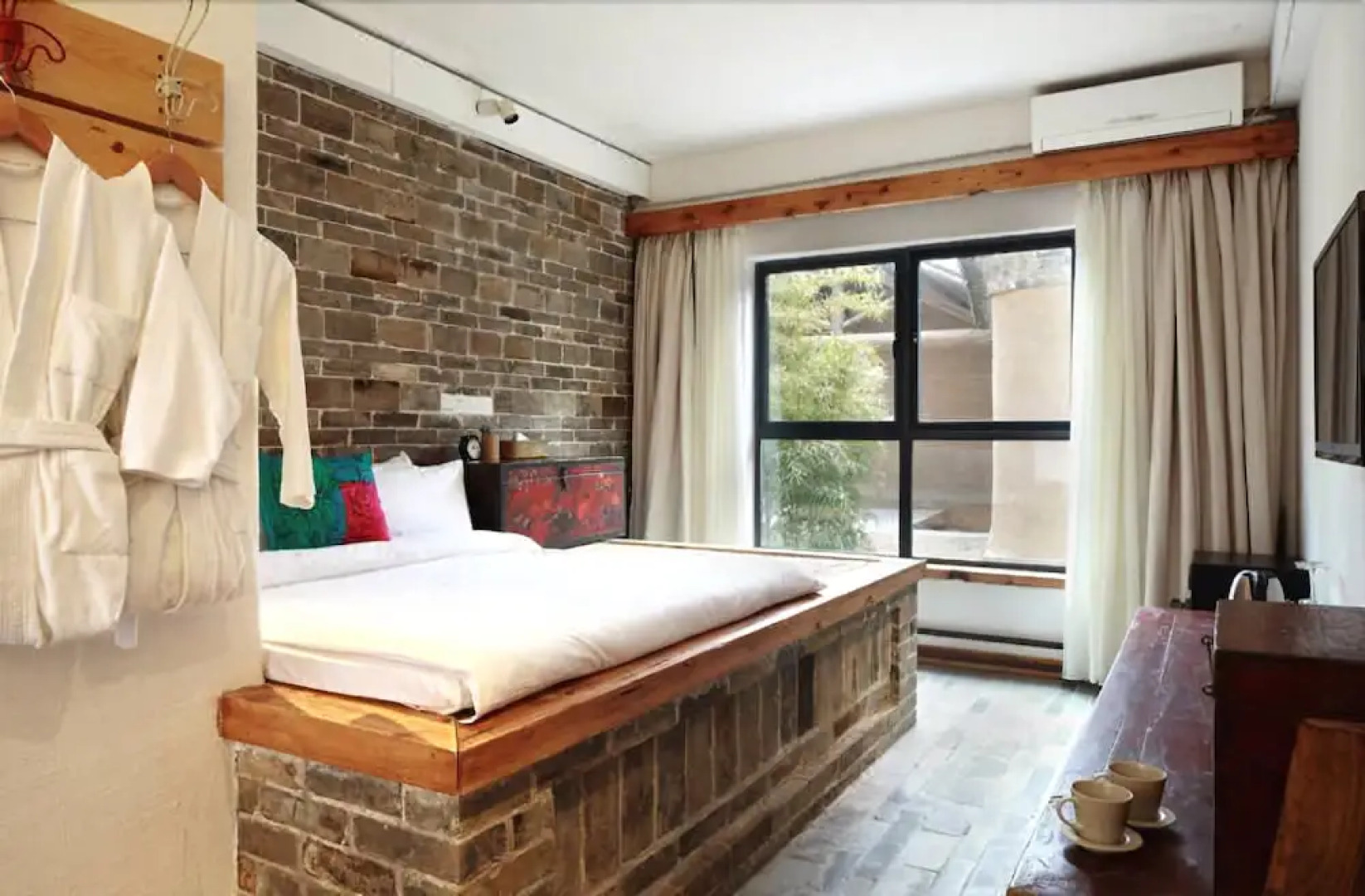 Zuoyouke Theme Hotel