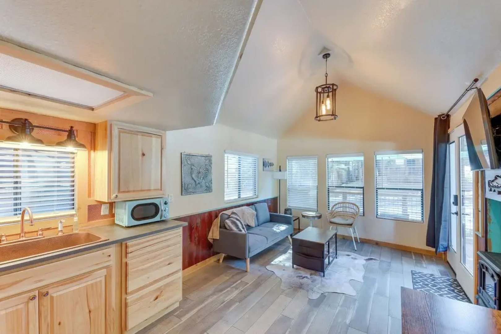 Quiet Lake Almanor Cabin, Steps to Fishing