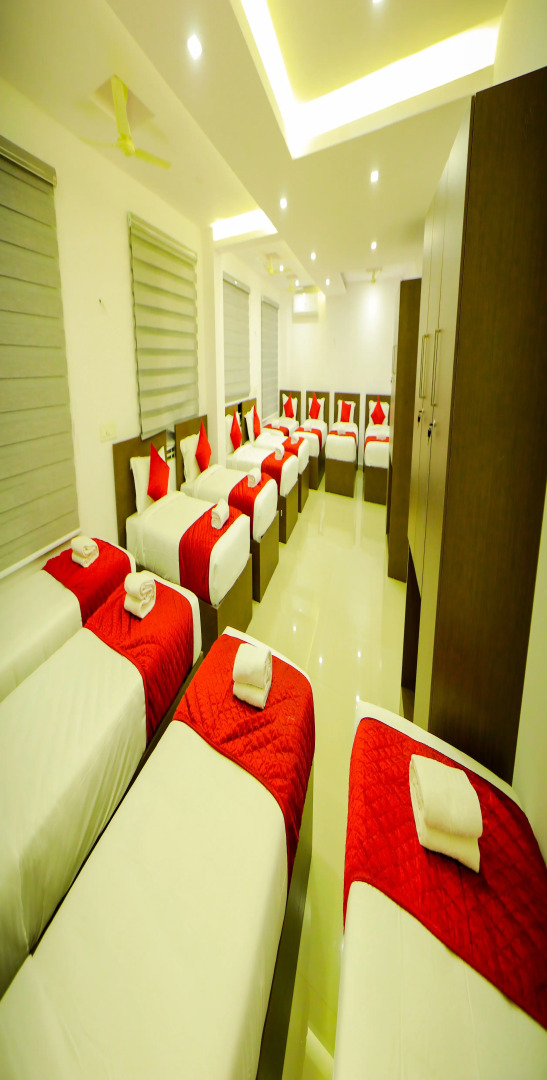 Airport Avenue Plaza