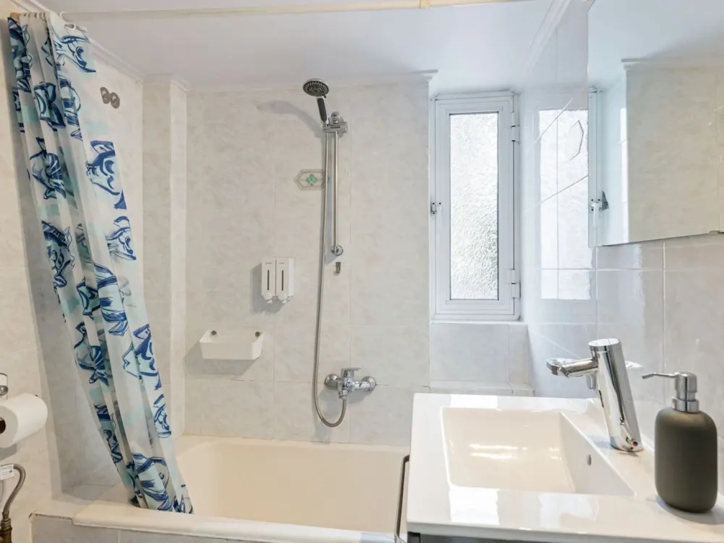 Apartment in Piraeus Near Monastiraki Square