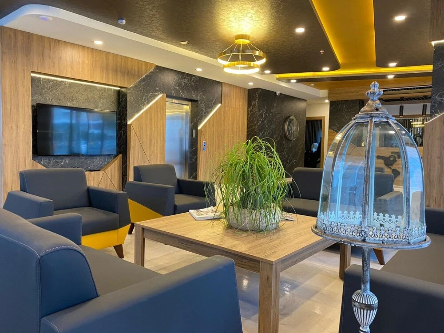 Golden World Suite Hotel