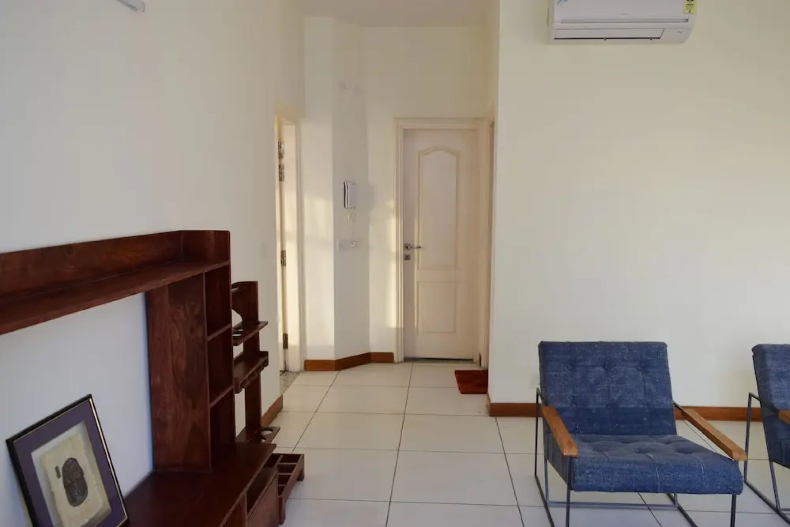 Vehomes Spacious Condo in Greater Noida