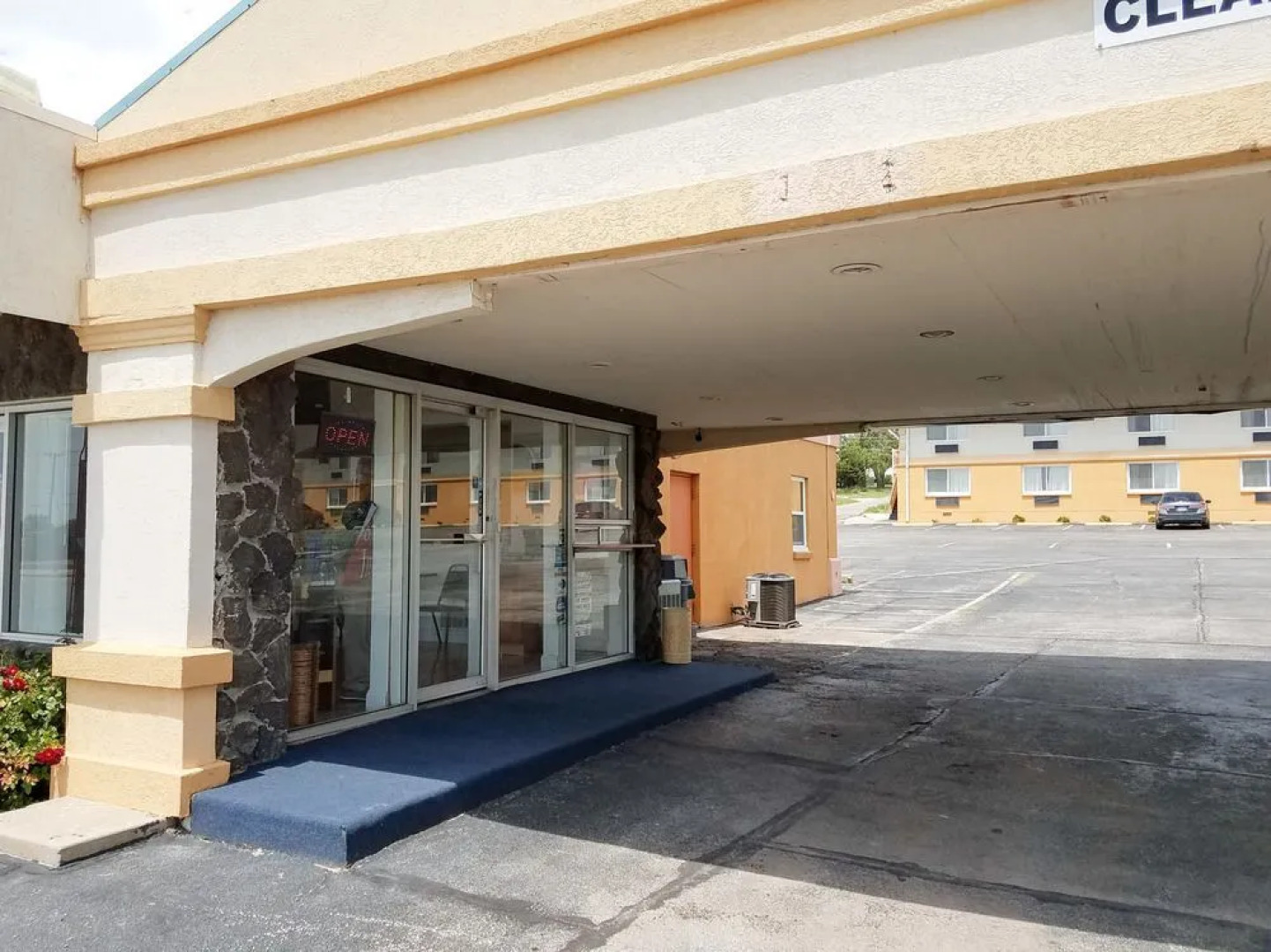 Oyo Townhouse Dodge City Ks