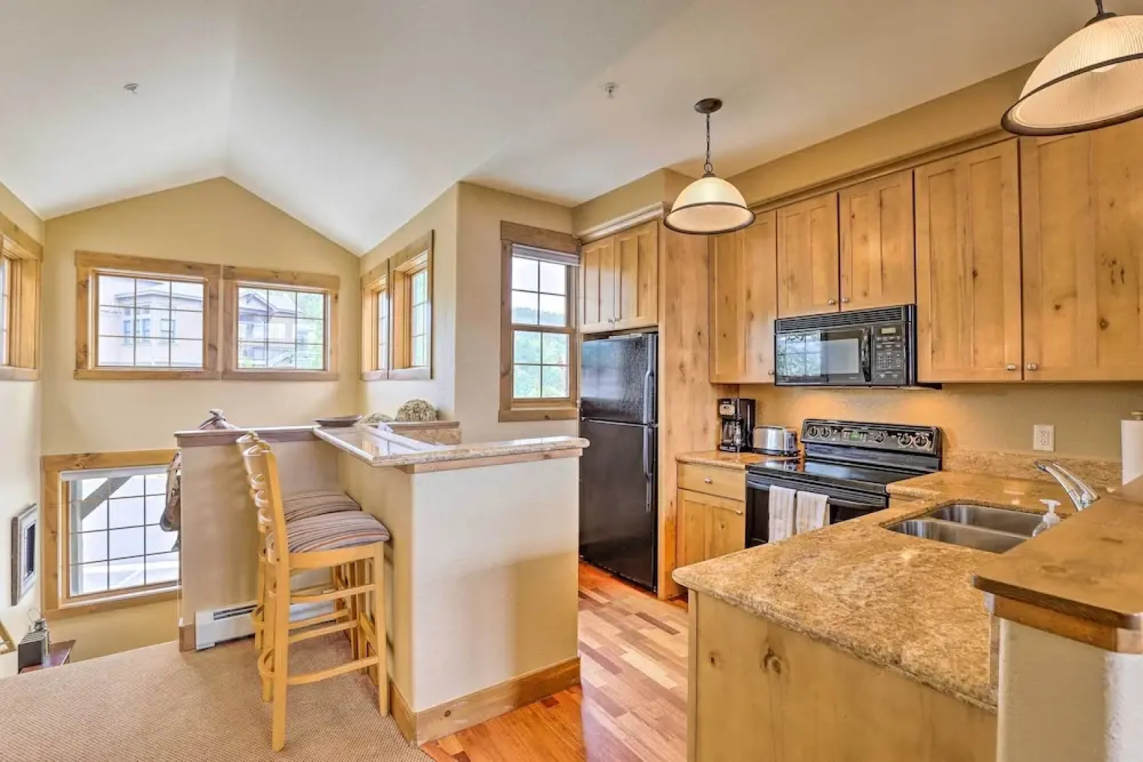 2-story Condo w/ Mtn View, Steps to Ski Lift!