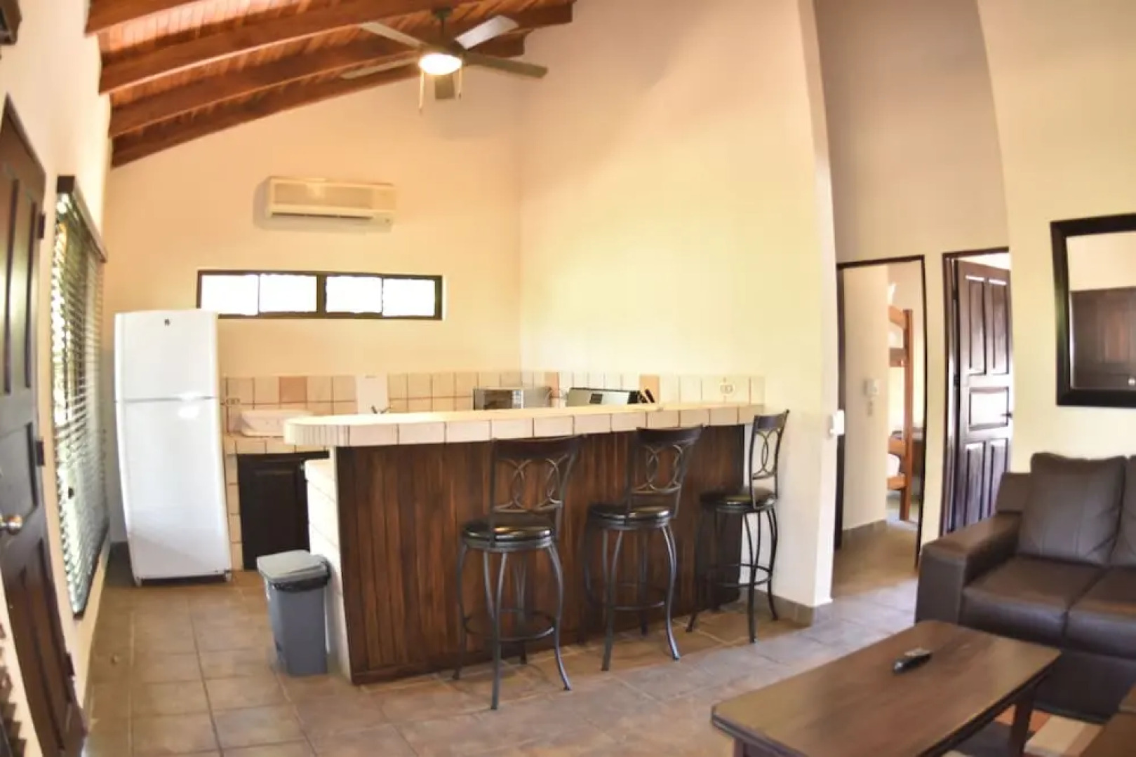 Casa Aura Beachfront Premium Hostel