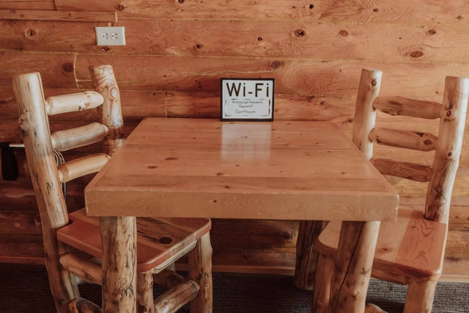 Bryce Canyon Log Cabins