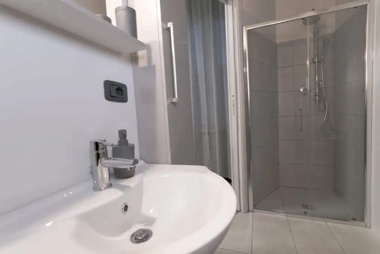 Boulevard 900 - Comfort and Style - Entire Structure 12 Beds