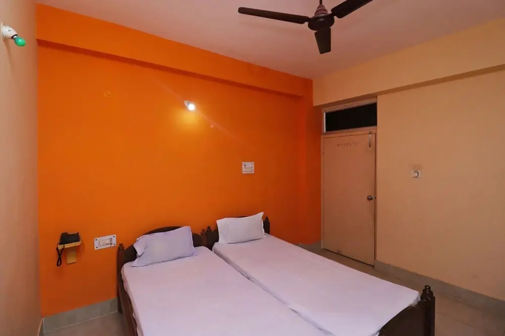 L X Inn by OYO Rooms