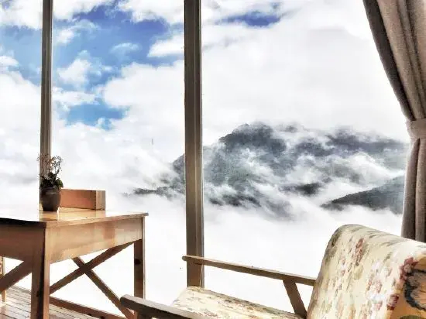 A place to watch the sunrise over the sea of clouds and terraces