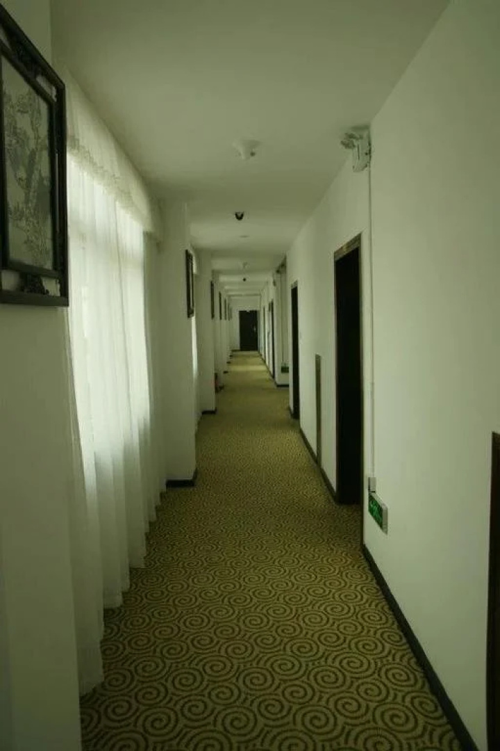 Linzhi Yujiangnan Hotel