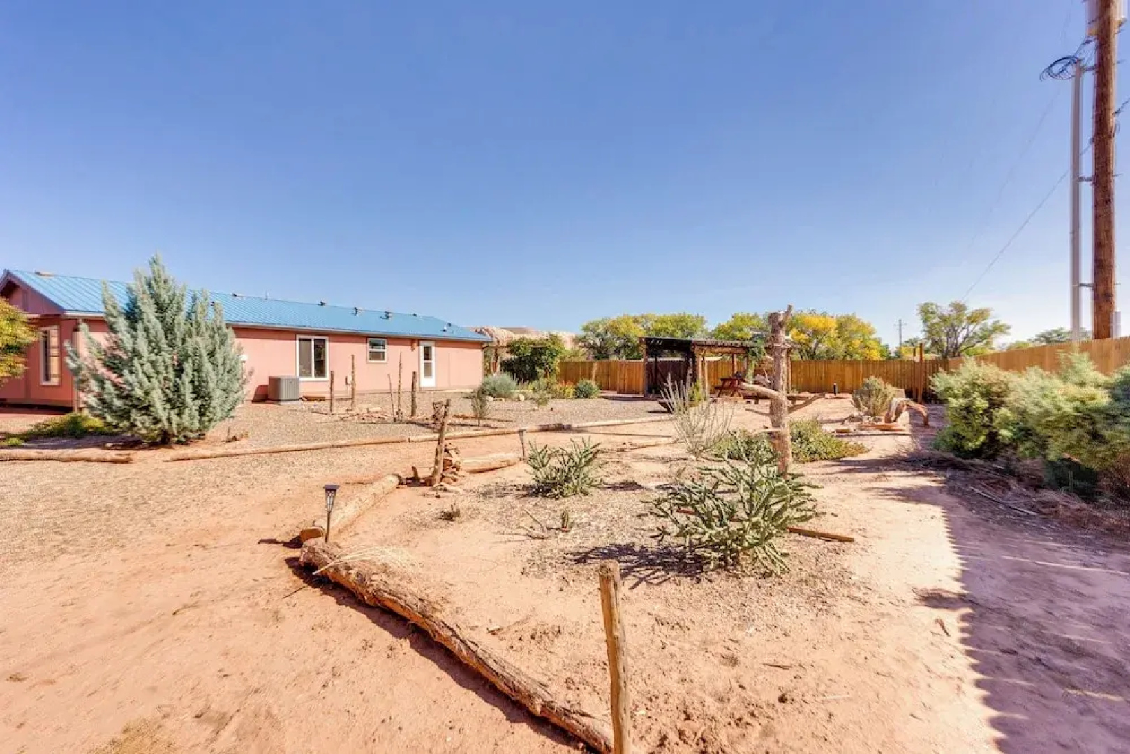 Stunning Views: Quiet Bluff Home Near Hiking!