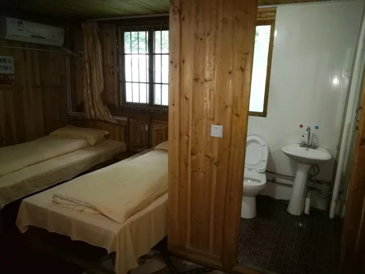 Spring Orchid Youth Hotel