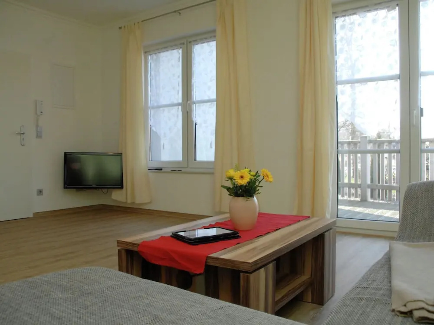 Spacious Seaside Apartment in Pepelow