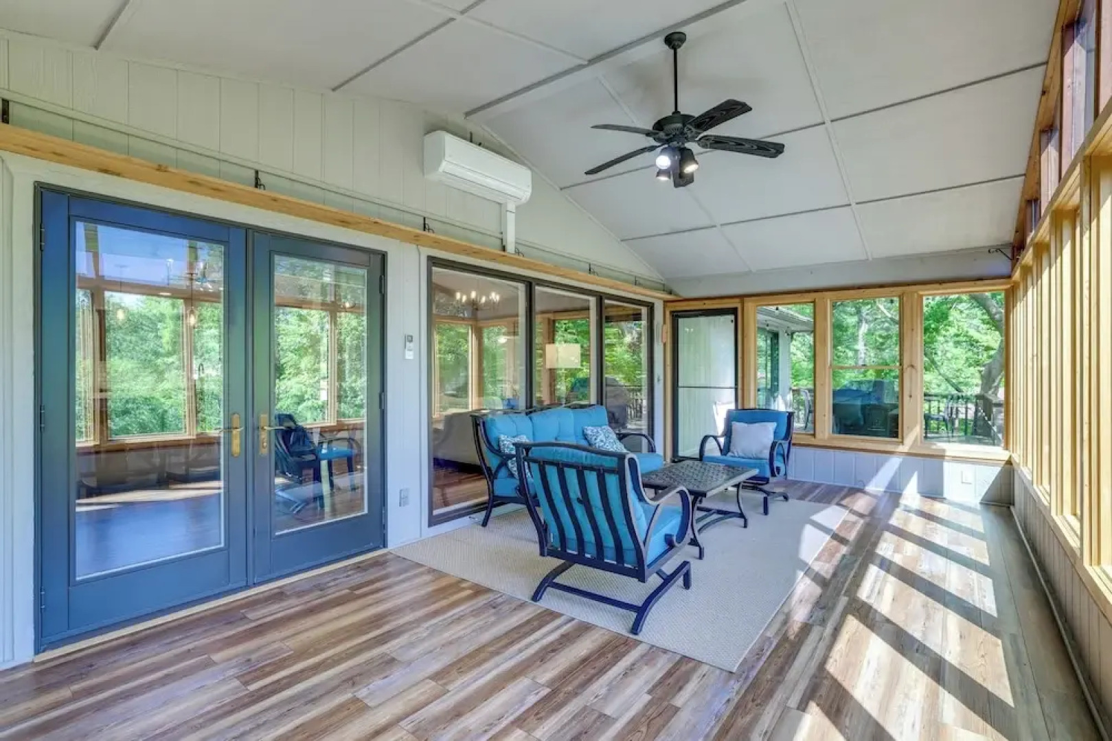 The Bella Vista Lakeside Treehouse: Dock & Kayaks!