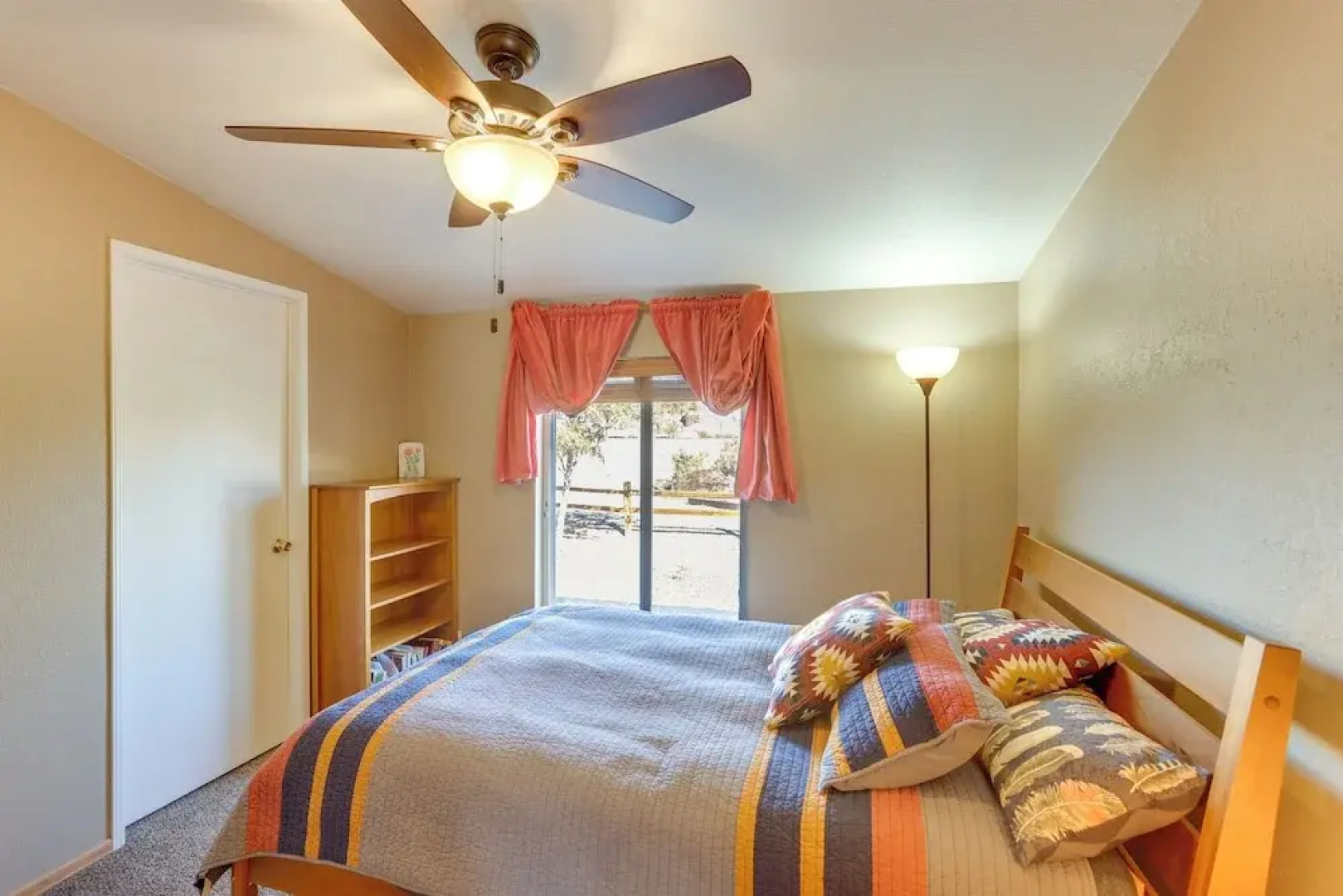 Stunning Views: Quiet Bluff Home Near Hiking!