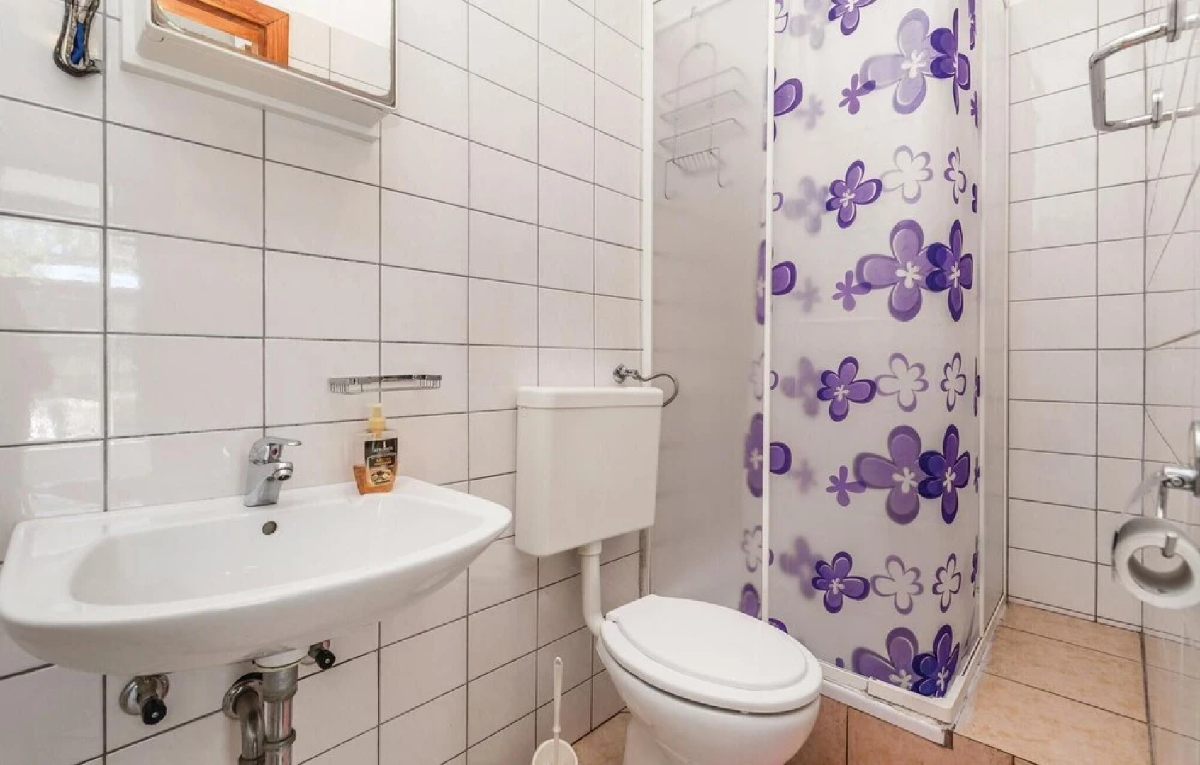 Beautiful Home in Lukovo Sugarje With 4 Bedrooms and Wifi