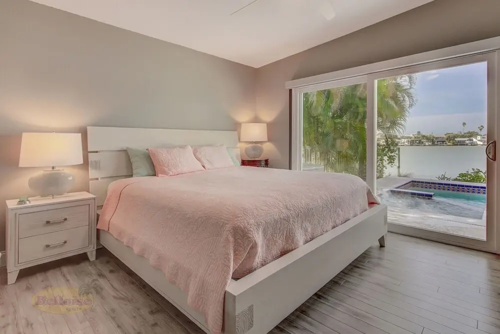 Water Lover's Paradise - Weekly Rental 2 Bedroom Home by Redawning