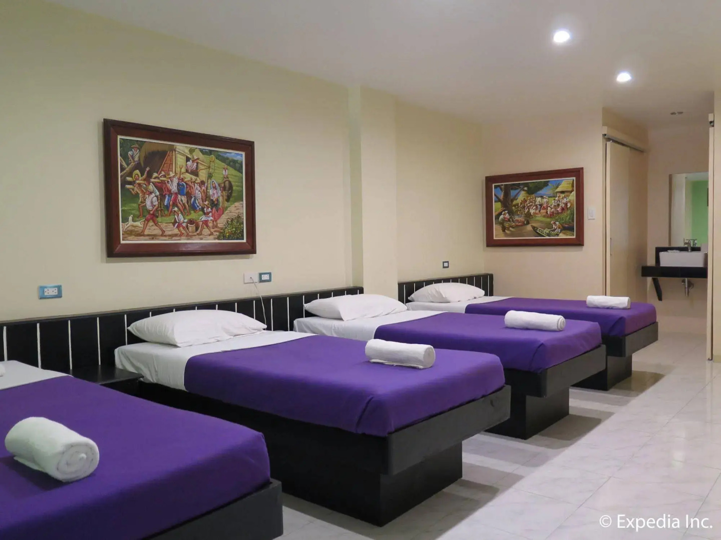 Royale House Hotel Davao powered by Cocotel