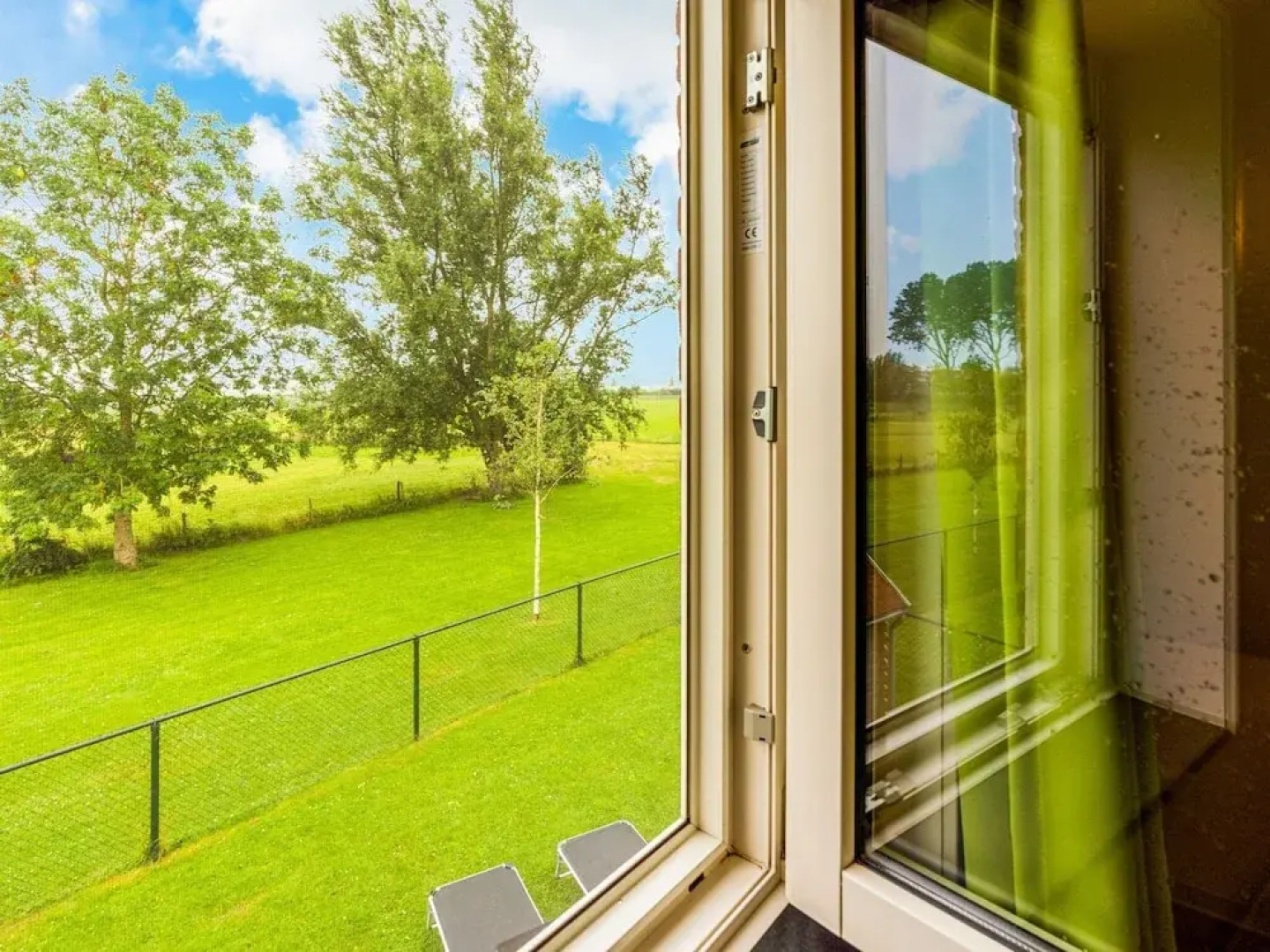 Breskens Haven: Relax, Explore & Dine