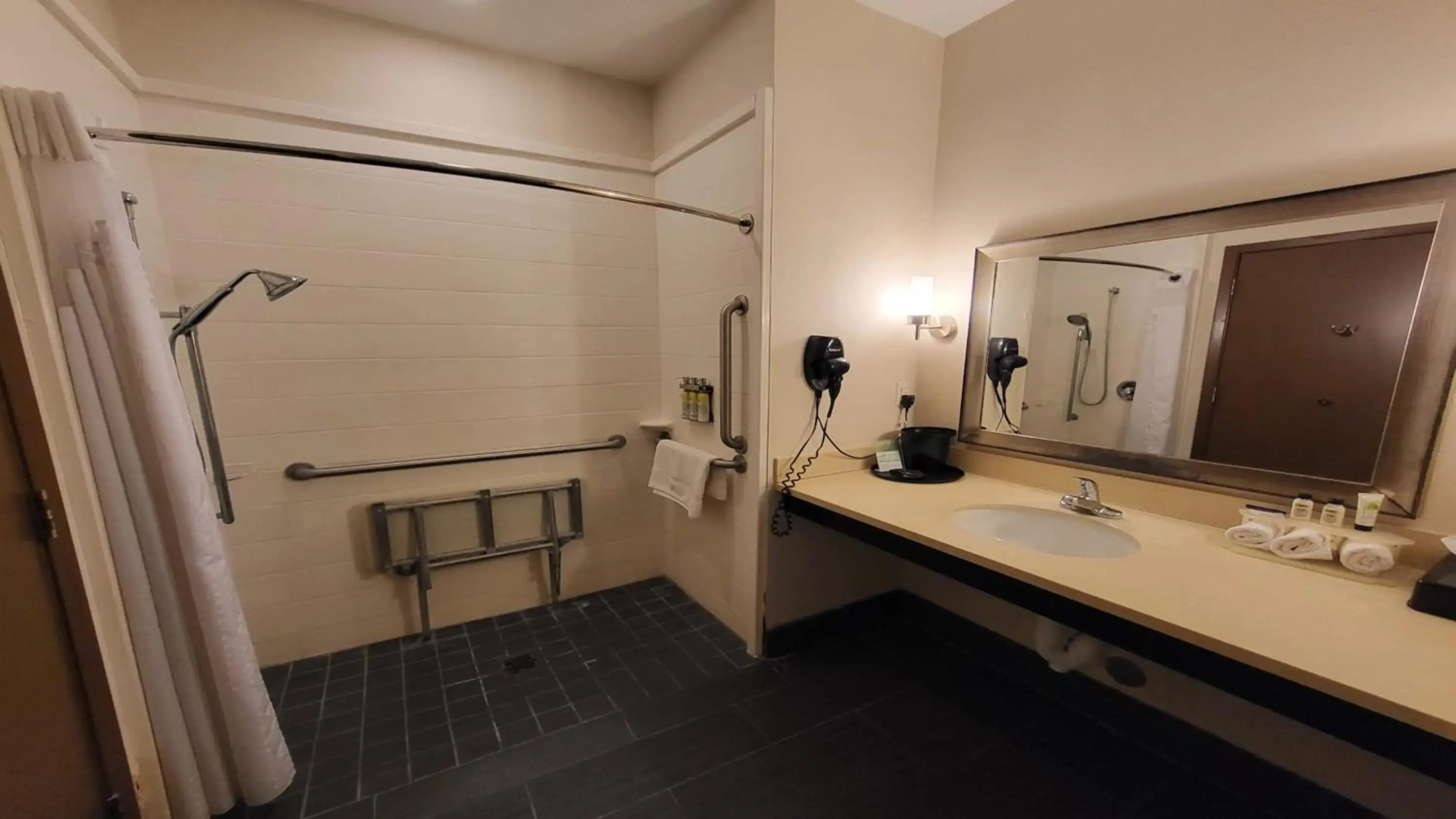 Holiday Inn Express & Suites Cuero by IHG